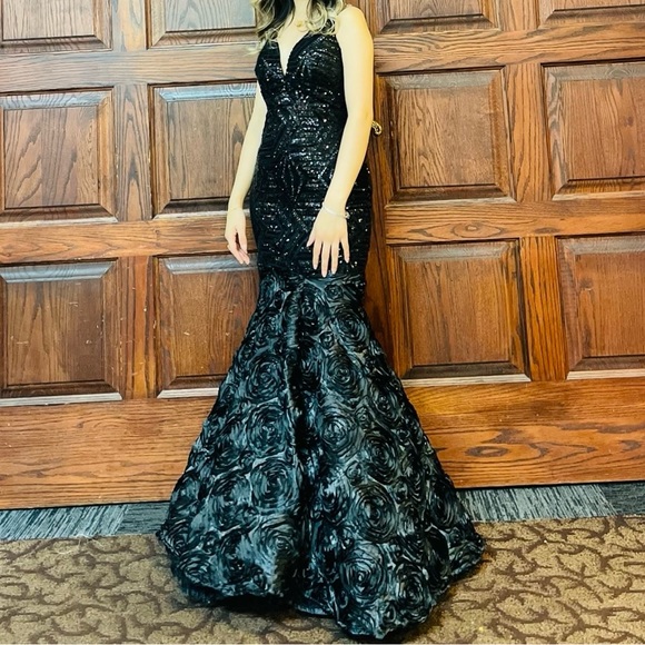 Black Mermaid Sequin Rosette Prom Dresses. Size: height 4’2” bust 14” - Picture 2 of 2